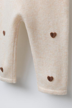 ZARA ТРИКОТАЖНЫЙ КОМБИНЕЗОН С СЕРДЕЧКАМИ, СЛОНОВАЯ КОСТЬ