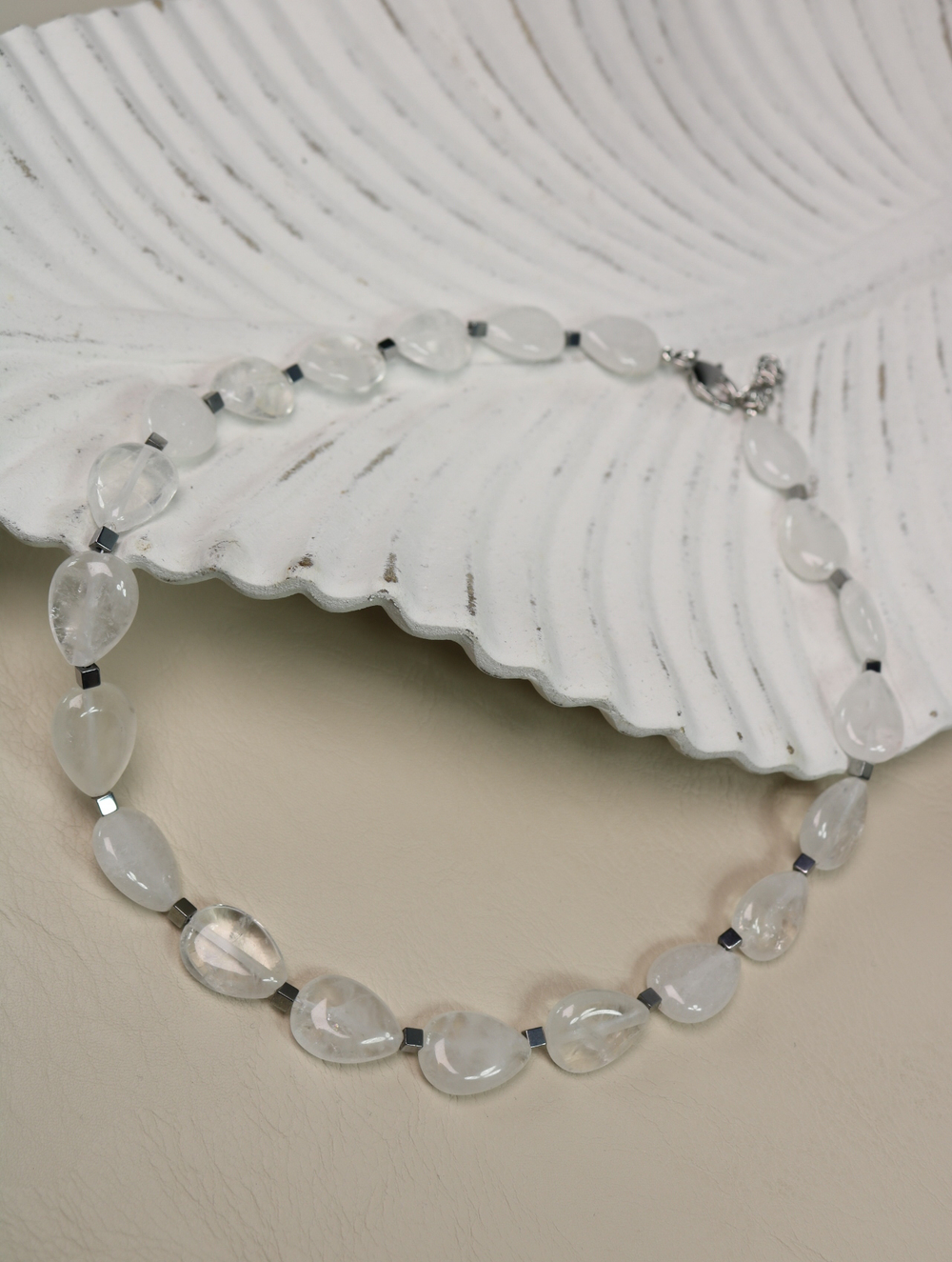 Чокер-колье из горного хрусталя "Кристальный рассвет"