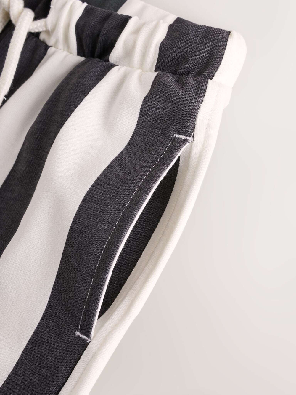 Шорты для мальчика Next AA0-104, Белый, Черный