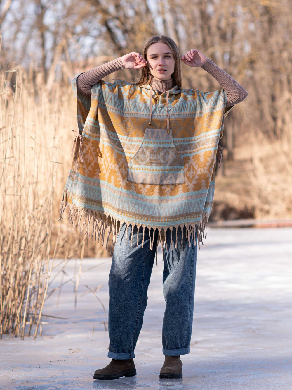 Пончо шерстяное с орнаментом