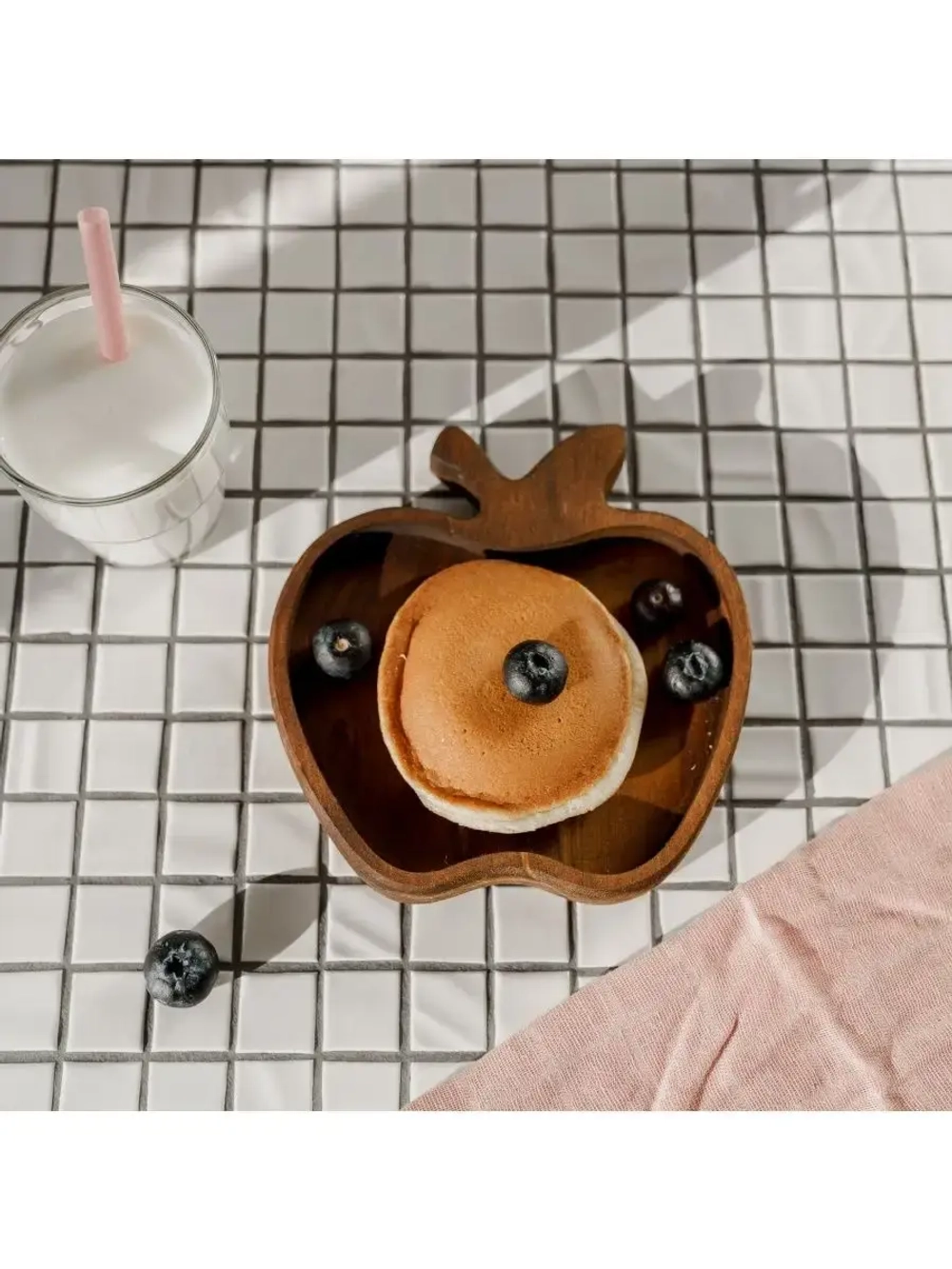 Деревянная менажница "Яблоко" из кедра