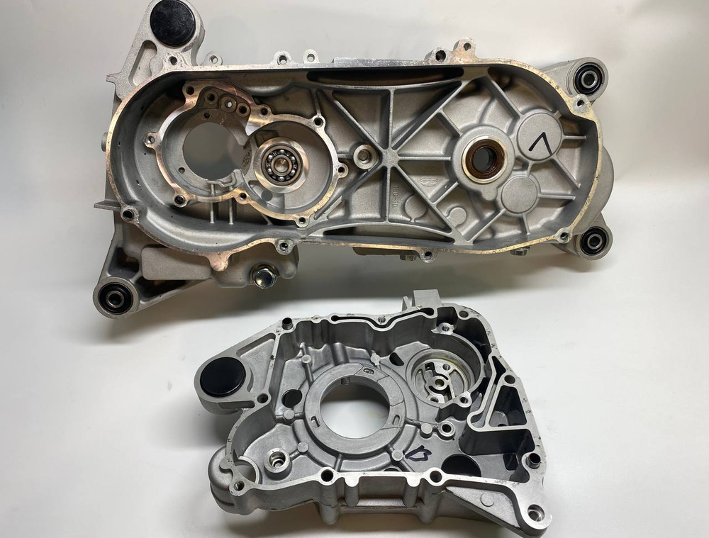 Картер с подшипниками и сальниками двигатель 163QMK-2D