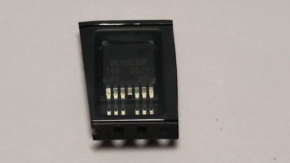Транзистор IRL40SC228