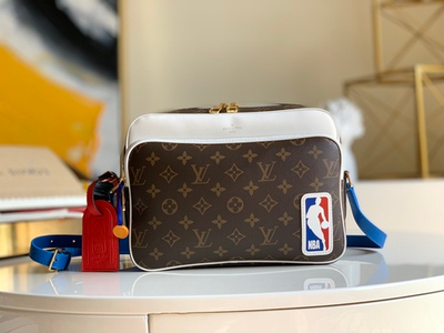 Louis Vuitton Nil Messenger Bag