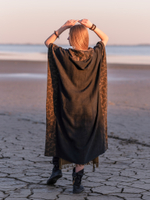 Накидка с капюшоном и орнаментом Аяуаска