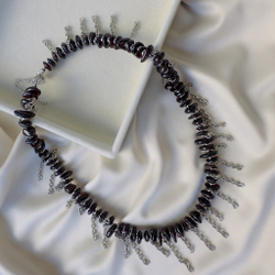 Колье с цепочками "Гранатовый вихрь" с гранатом