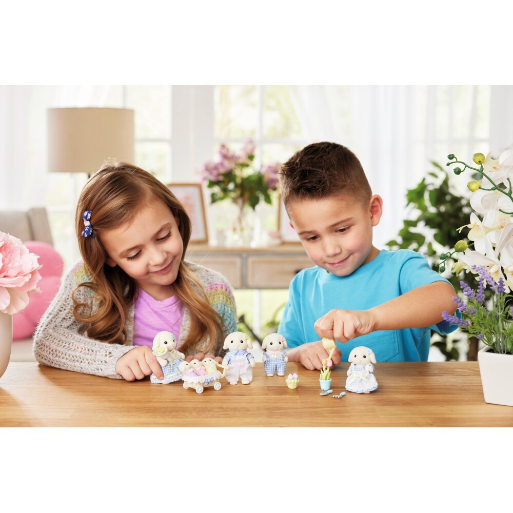 Sylvanian Families - Семья цветочных кроликов 5735 / артикул   5735  / GTIN 5054131057353