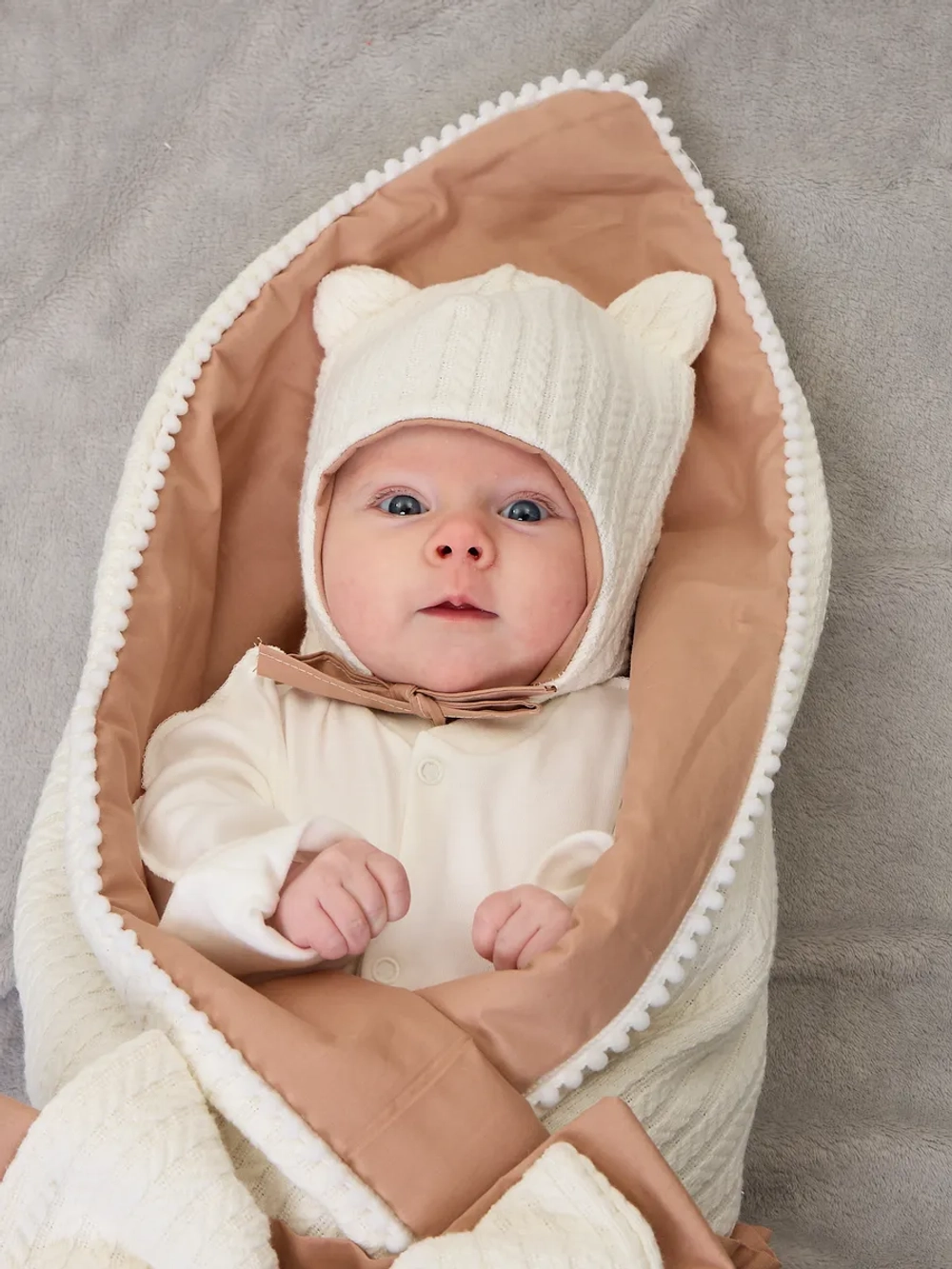 Конверт для новорожденного с чепчиком