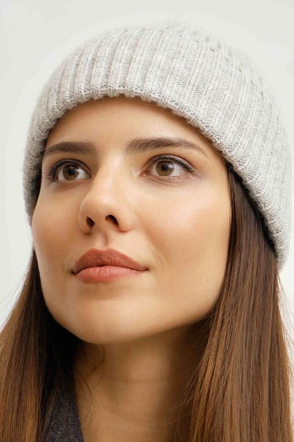 Шапка вязаная серая - фото 4