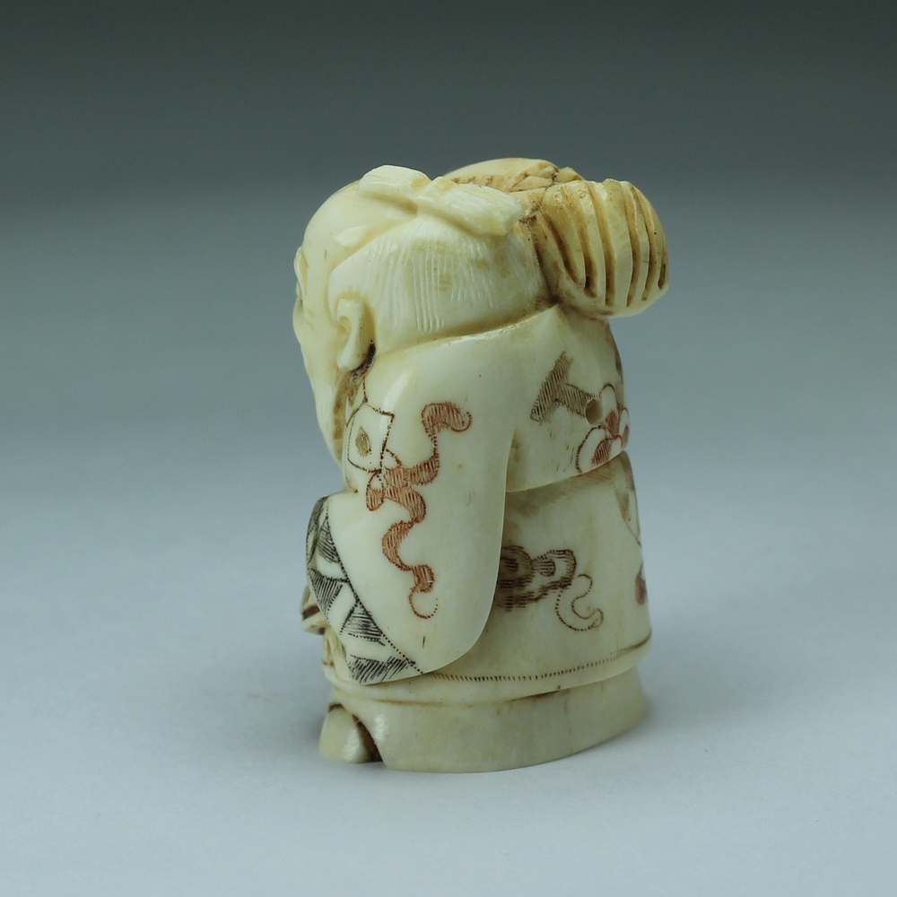 Нэцкэ Дзюродзин с рыбой на плече старый