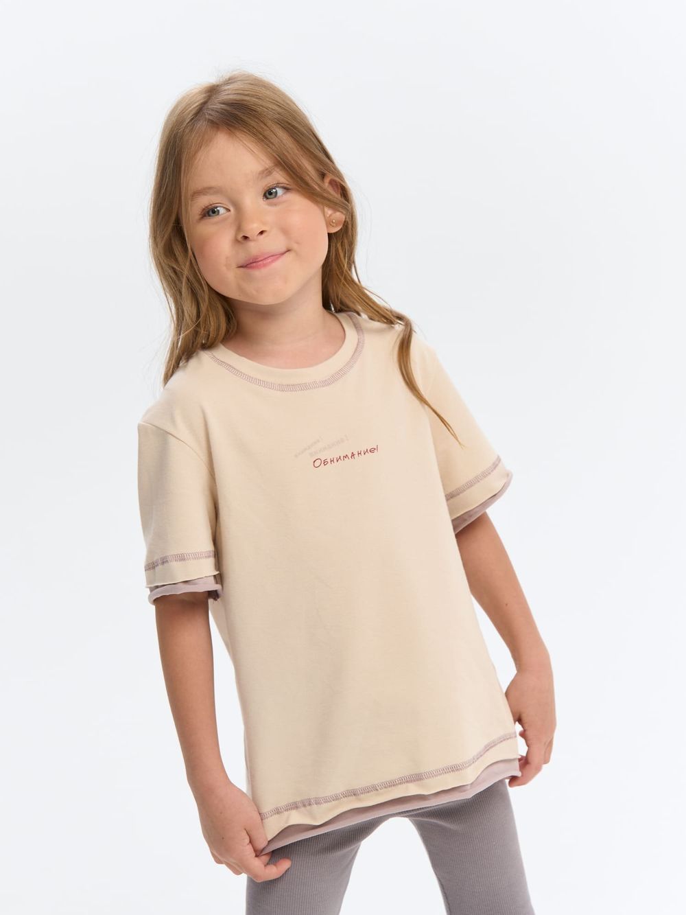 Футболка "Внимание: Обнимание" с контрастной отделкой