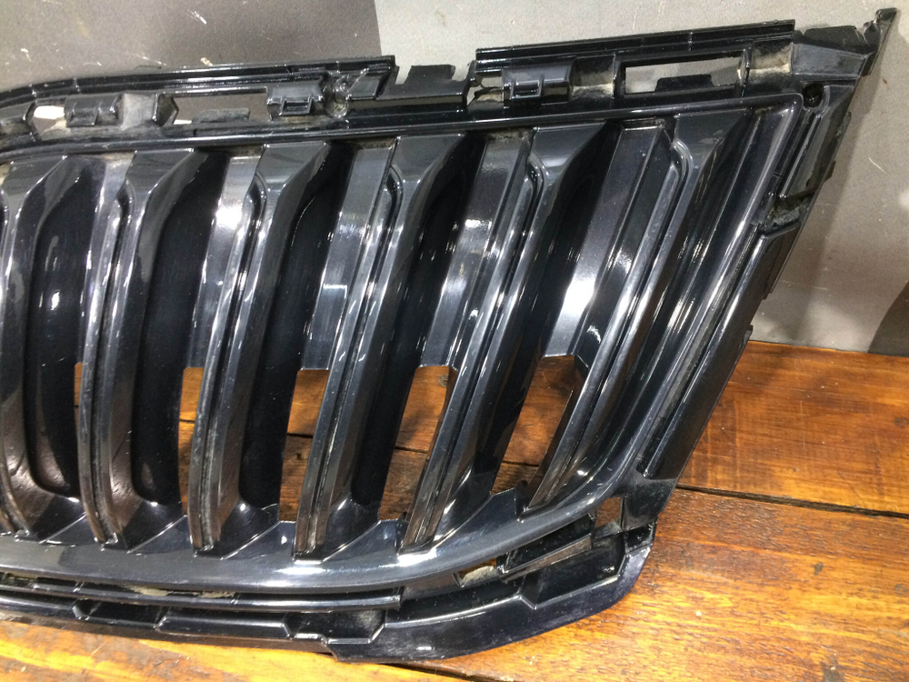 Решетка радиатора Skoda Octavia 3 (A7) 17-20 Б/У Оригинал 5e0853653c