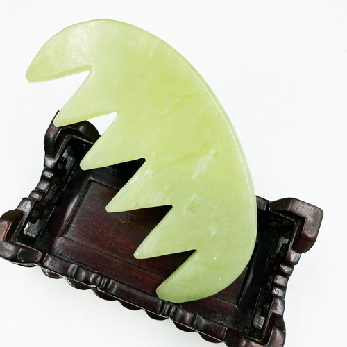 Гребень гуаша из нефрита 100 * 57 мм