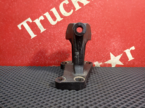 Кронштейн двигателя передний правый 2018г.