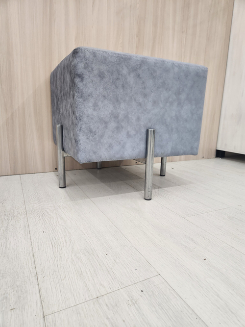 Пуф квадратный на металл основании, велюр