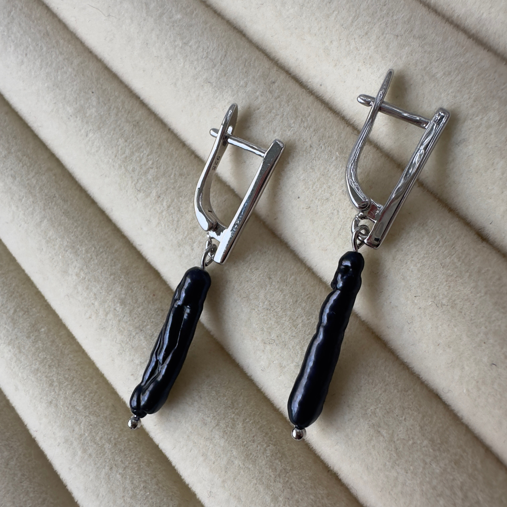 серьги с чёрным барочным жемчугом-стик — «Викториэль»