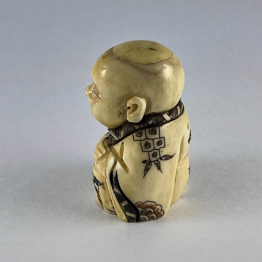 Статуэтка нэцкэ Ребенок Карако в кимоно