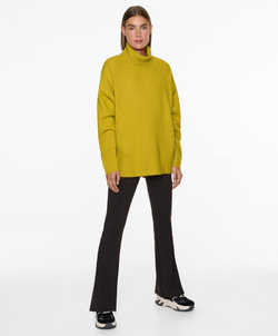 Oysho Вязаный свитер с высоким воротником, горчичный