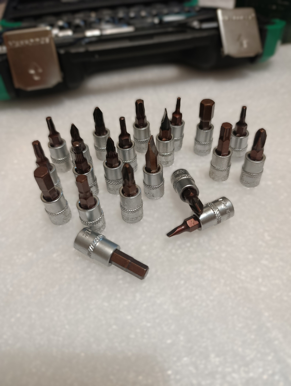 Набор инструментов для автомобиля HES FORCE (46 предметов)