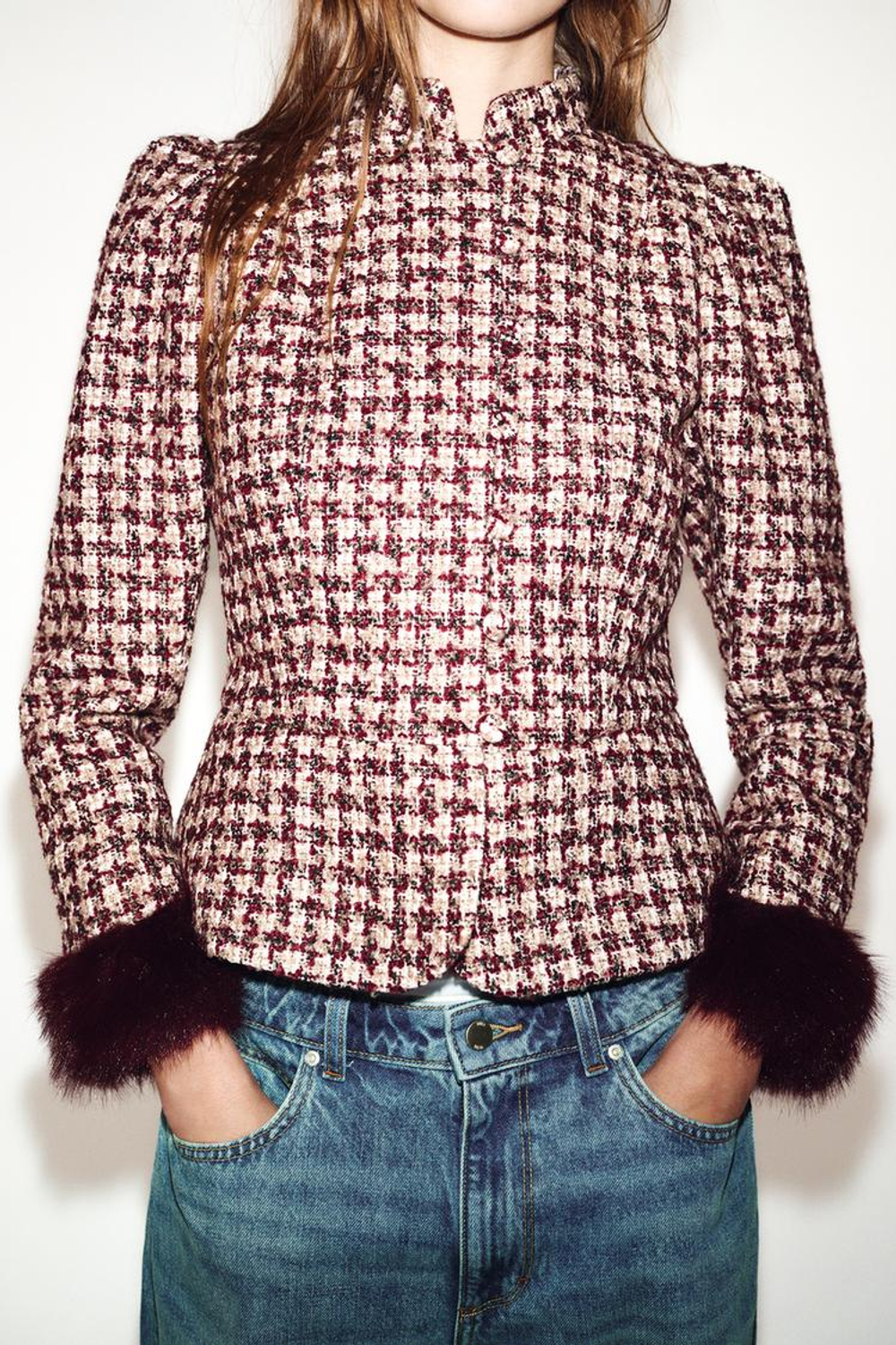 ZARA БЛЕЙЗЕР С МАНЖЕТАМИ ИЗ ИСКУССТВЕННОГО МЕХА, БОРДОВЫЙ/ЭКРЮ