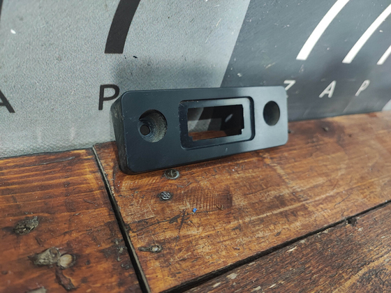 Кронштейн кнопки открывания багажника JAC J7 20-нв Б/У Оригинал 3750311U7300