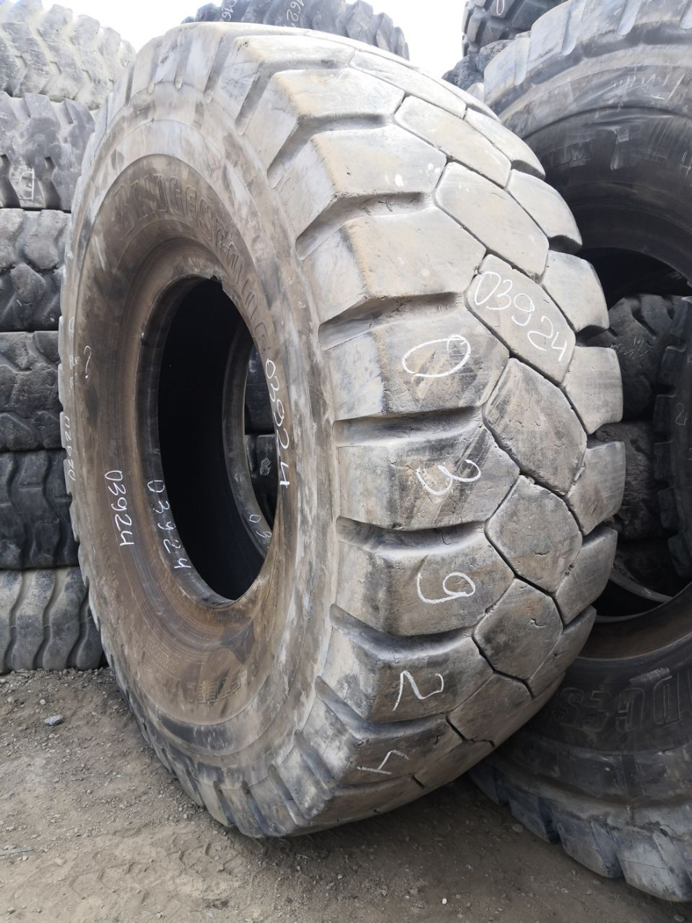 33.00R51 Bridgestone VRDP шина б/у