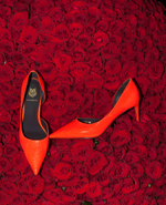 Женские кожаные туфли оранжевые с тиснением под рептилию