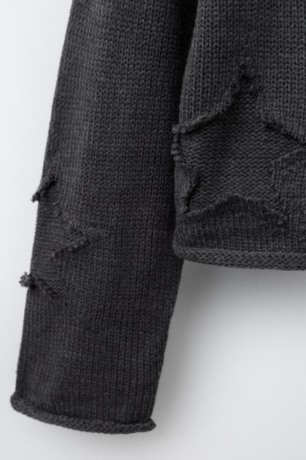 ZARA ВЯЗАНЫЙ ДЖЕМПЕР В ЗВЕЗДЫ, АНТРАЦИТОВО-СЕРЫЙ