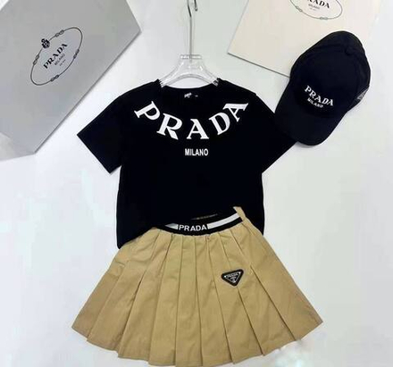 Юбка и футболка для девочки Prada