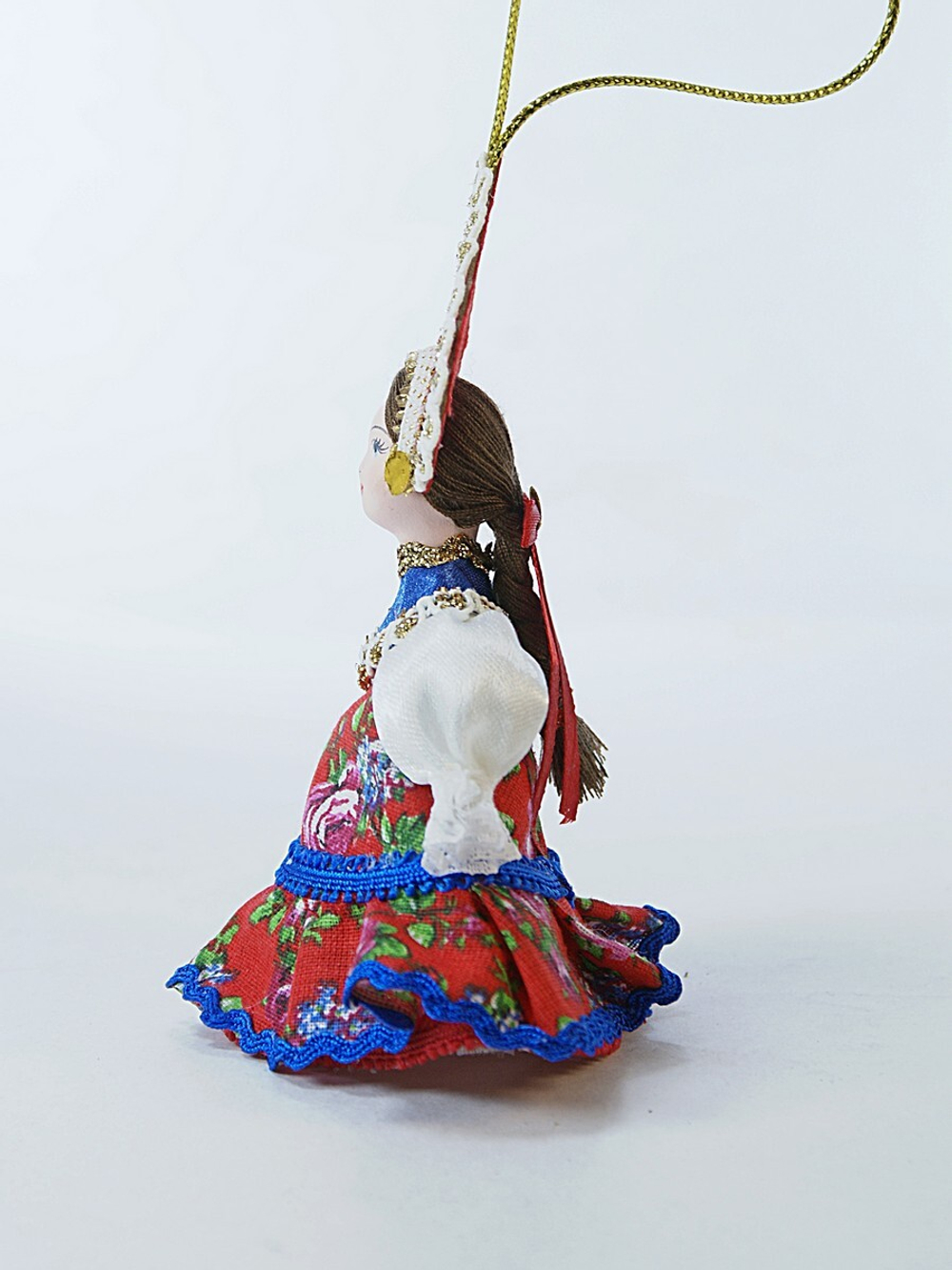 Кукла-подвеска в сарафане с воланами
