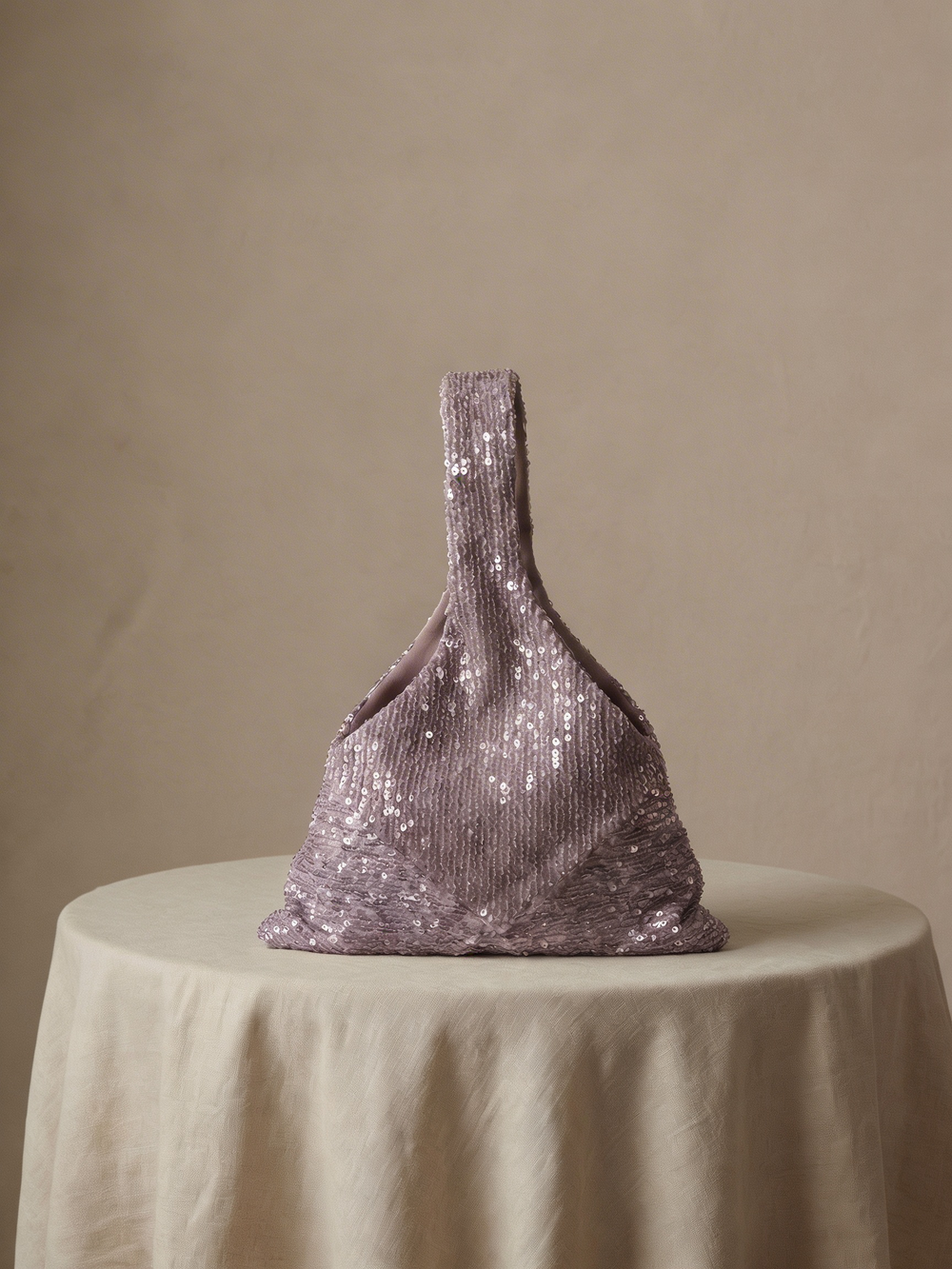 Свадебный клатч лилового цвета с пайетками