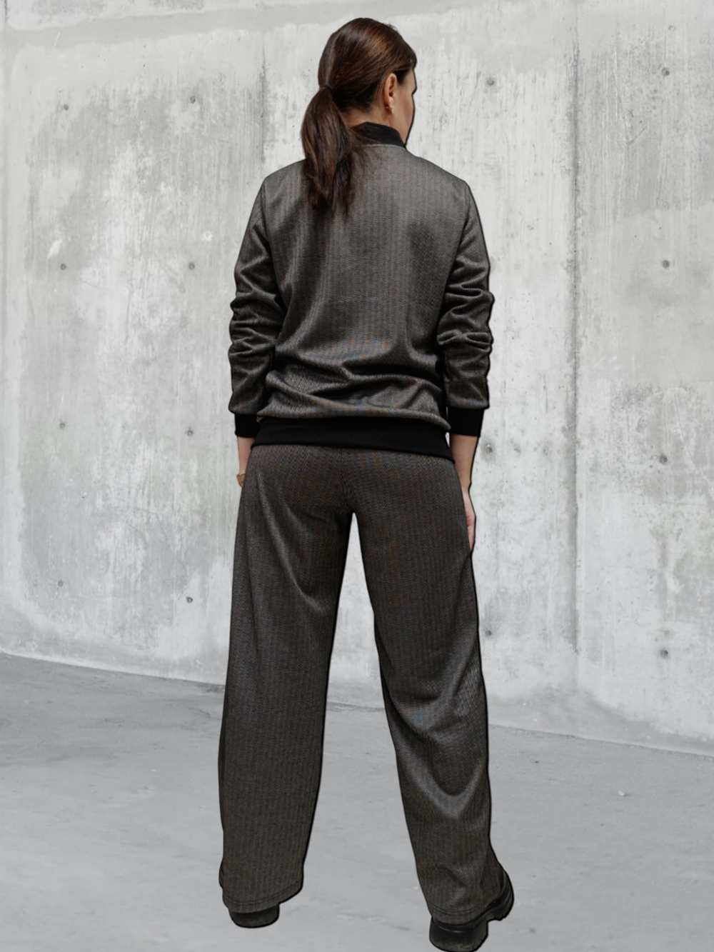 20842 Костюм женский (брюки-палаццо и бомбер) черный в елочку жаккард (52)