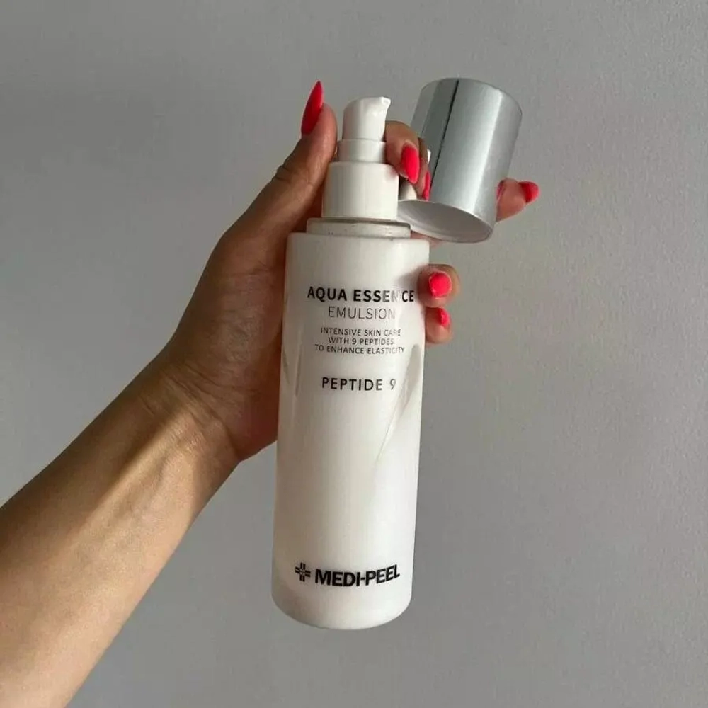 Увлажняющая эмульсия с пептидами Medi-Peel Peptide 9 Aqua Essence Emulsion