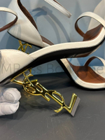 Белые босоножки Yves Saint Laurent Opyum 110 на скульптурном каблуке YSL