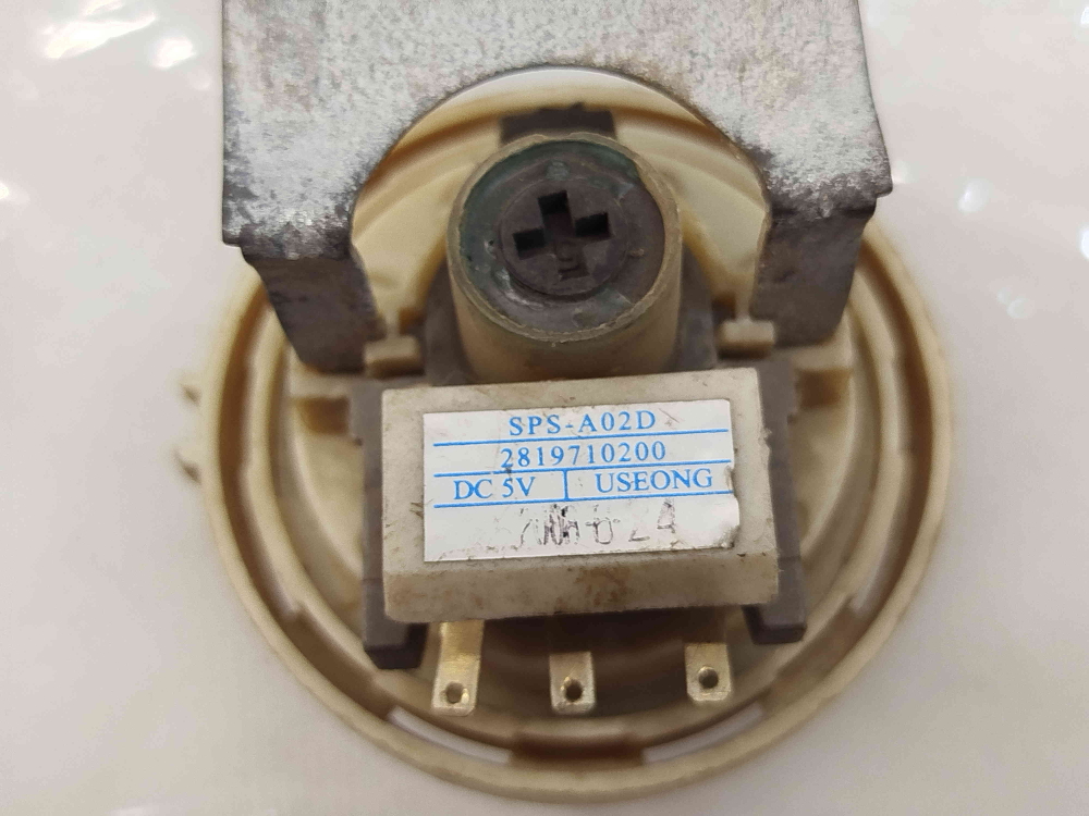 567 Датчик уровня воды (Прессостат) для стиральной машины Beko SPS-A02D б/у