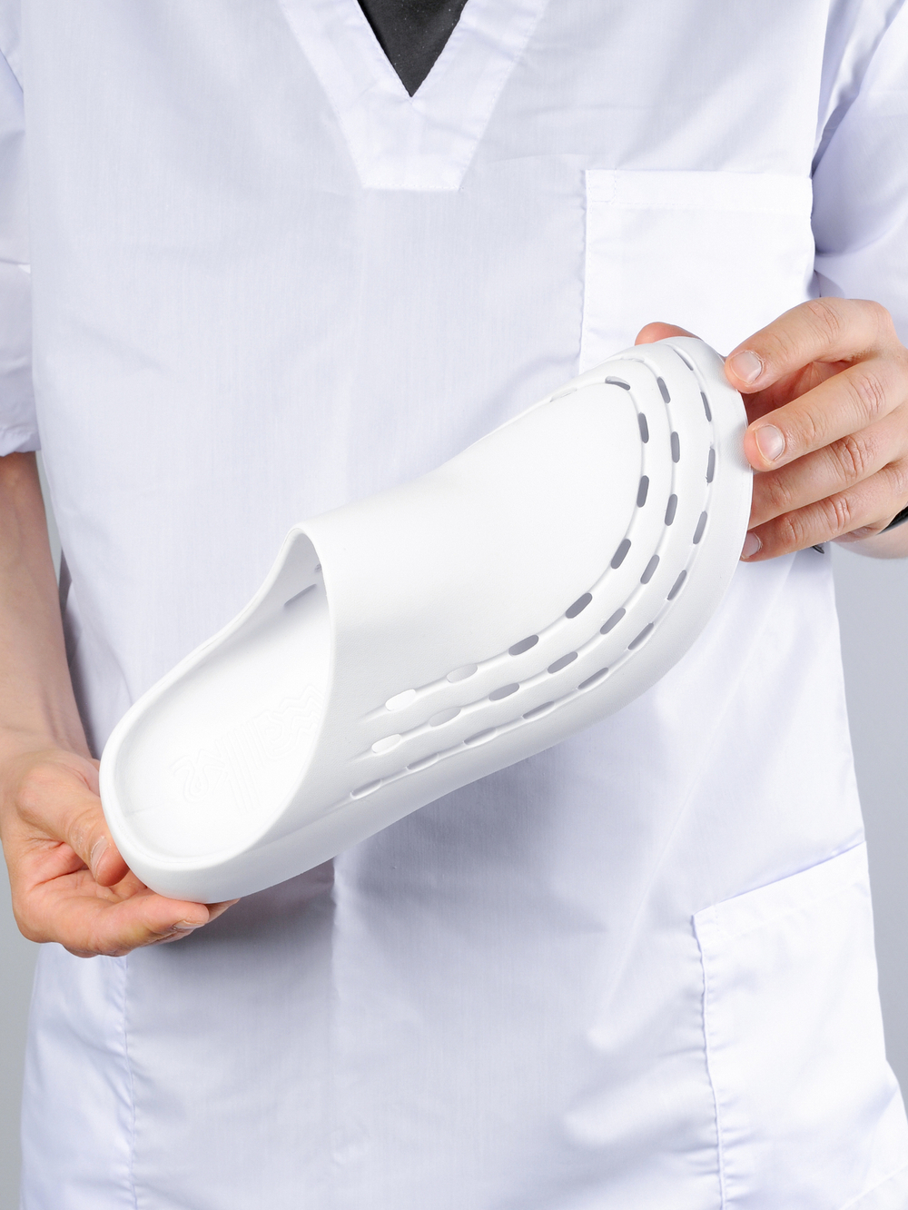 Сабо медицинские мужские белые