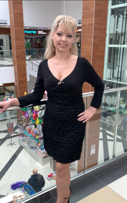 Короткое черное платье