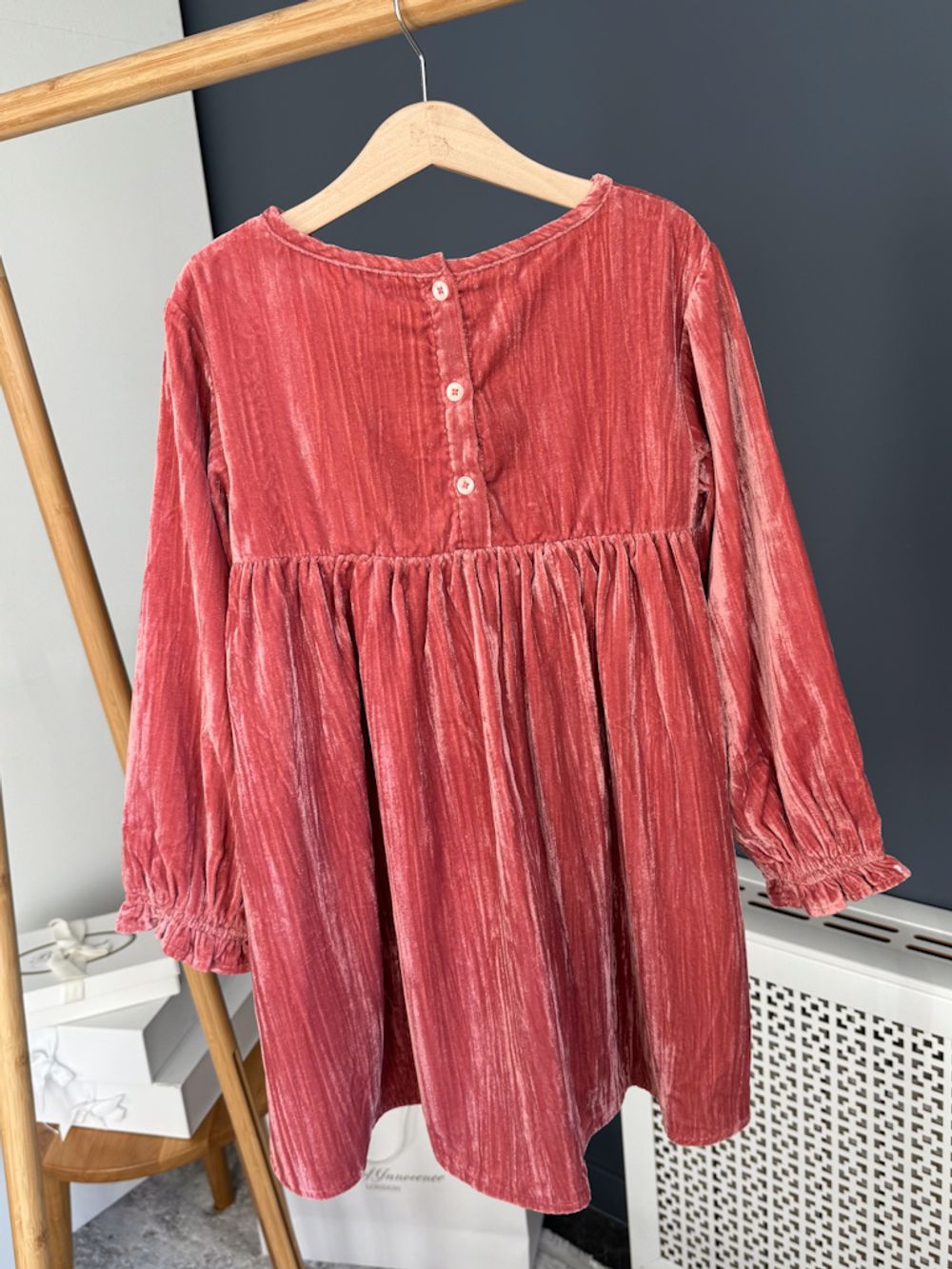 Бархатное платье Louise Misha, 122