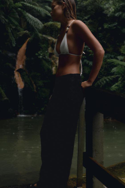 ZARA ПРЯМЫЕ СТРУЯЩИЕСЯ БРЮКИ, ЧЕРНЫЙ