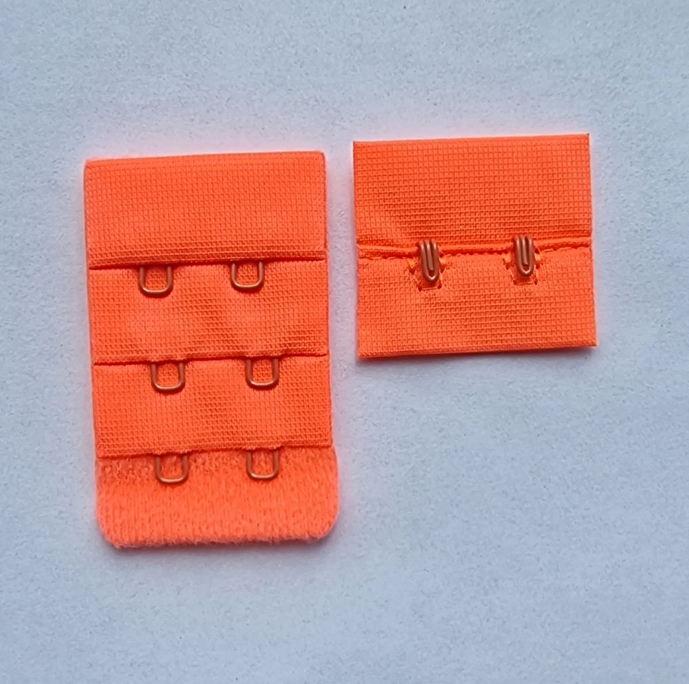 Застежка на 2 крючка красно-оранжевая (Pantone 805 U)
