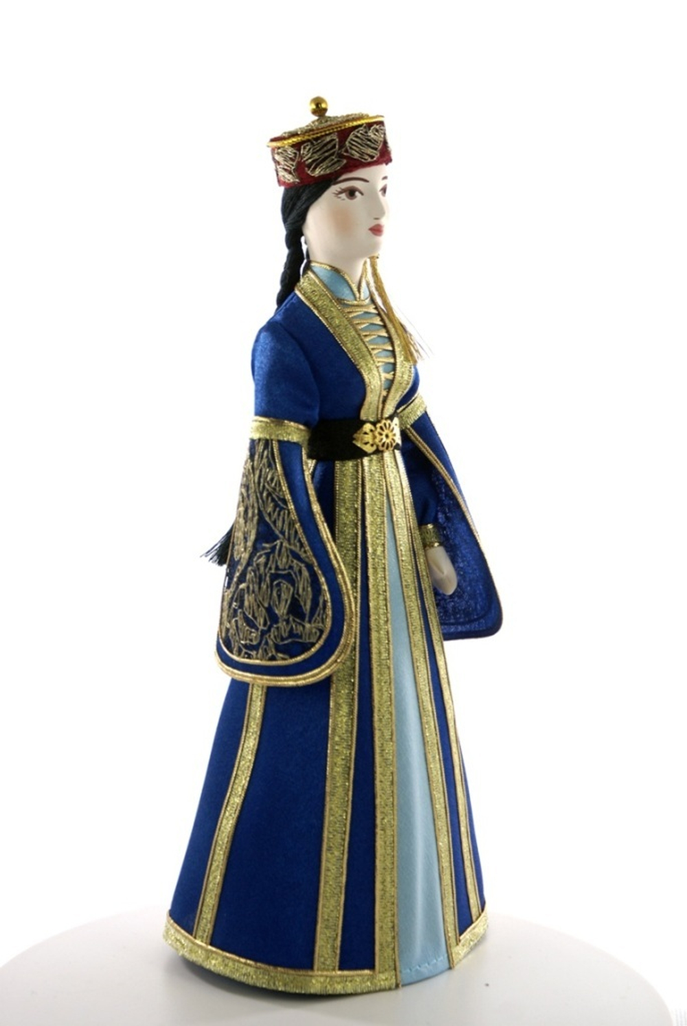 Кукла фарфоровая Черкеска в женском костюме