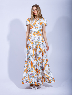 Женское дизайнерское платье белого цвета с оранжевым цветочным узором