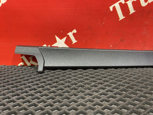 Накладка двери левой 2018г