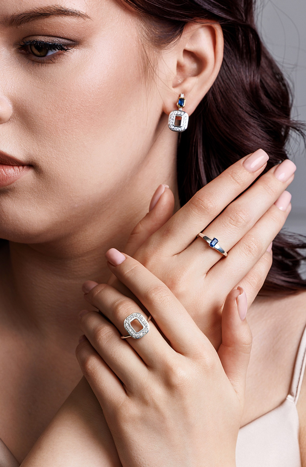 Кольцо из серебра с центральной вставкой из розового фианита