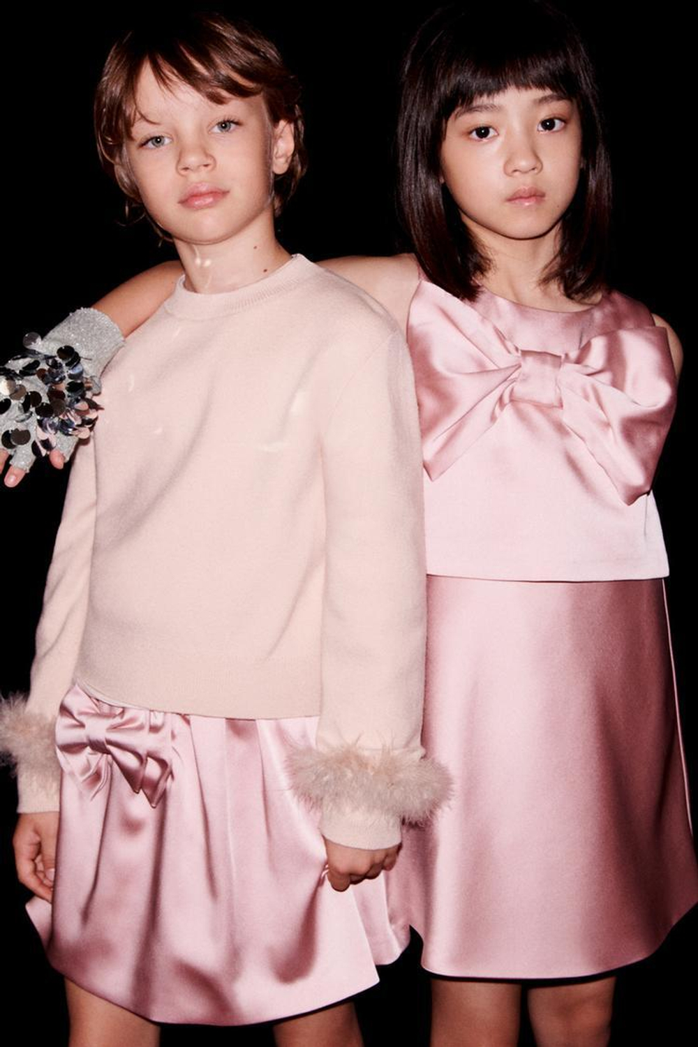 ZARA АТЛАСНОЕ ПЛАТЬЕ-НАКИДКА С БАНТОМ, РОЗОВЫЙ