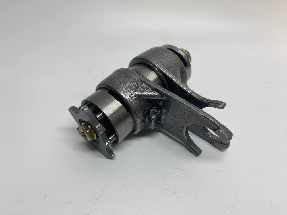 Копирный вал + вилки КПП двигатель 1P39FMA