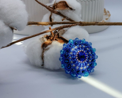 Брошь ручной работы из бисера и страз, кристаллов. / подарок любимой, маме, коллеге, подруге / бижутерия / оригинальный подарок /