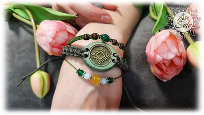 Браслет женский "Репейник счастья" из паракорда