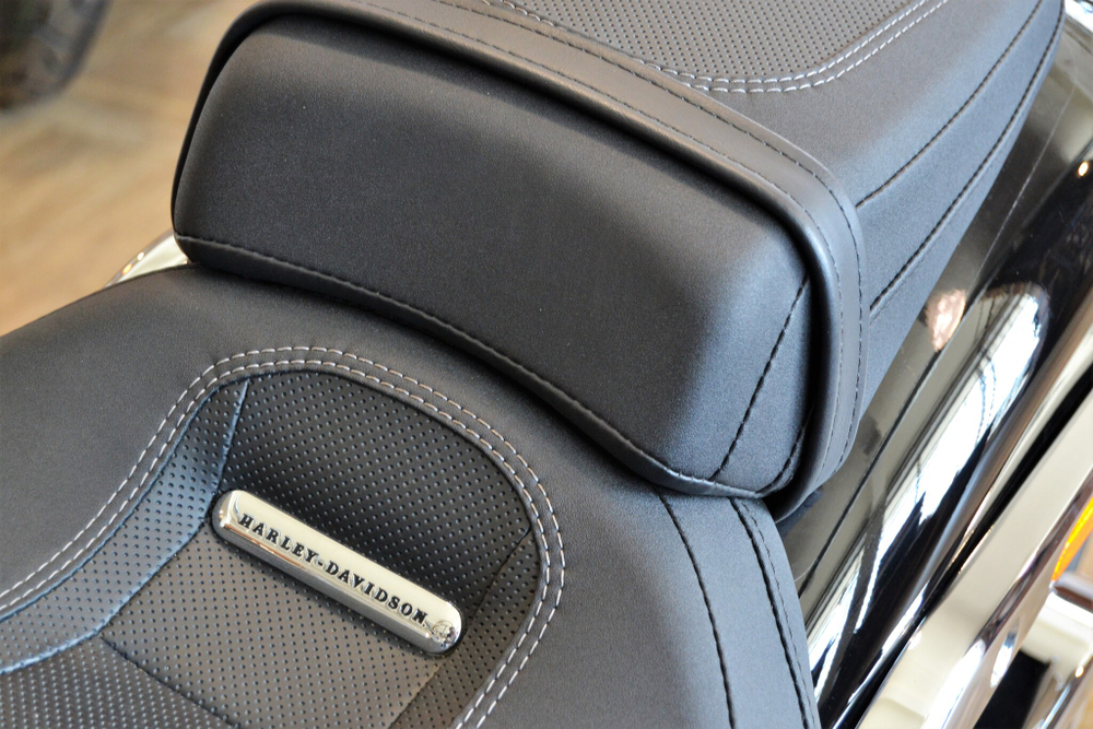 Harley-Davidson BREAKOUT 117 (Vivid Black) 2024