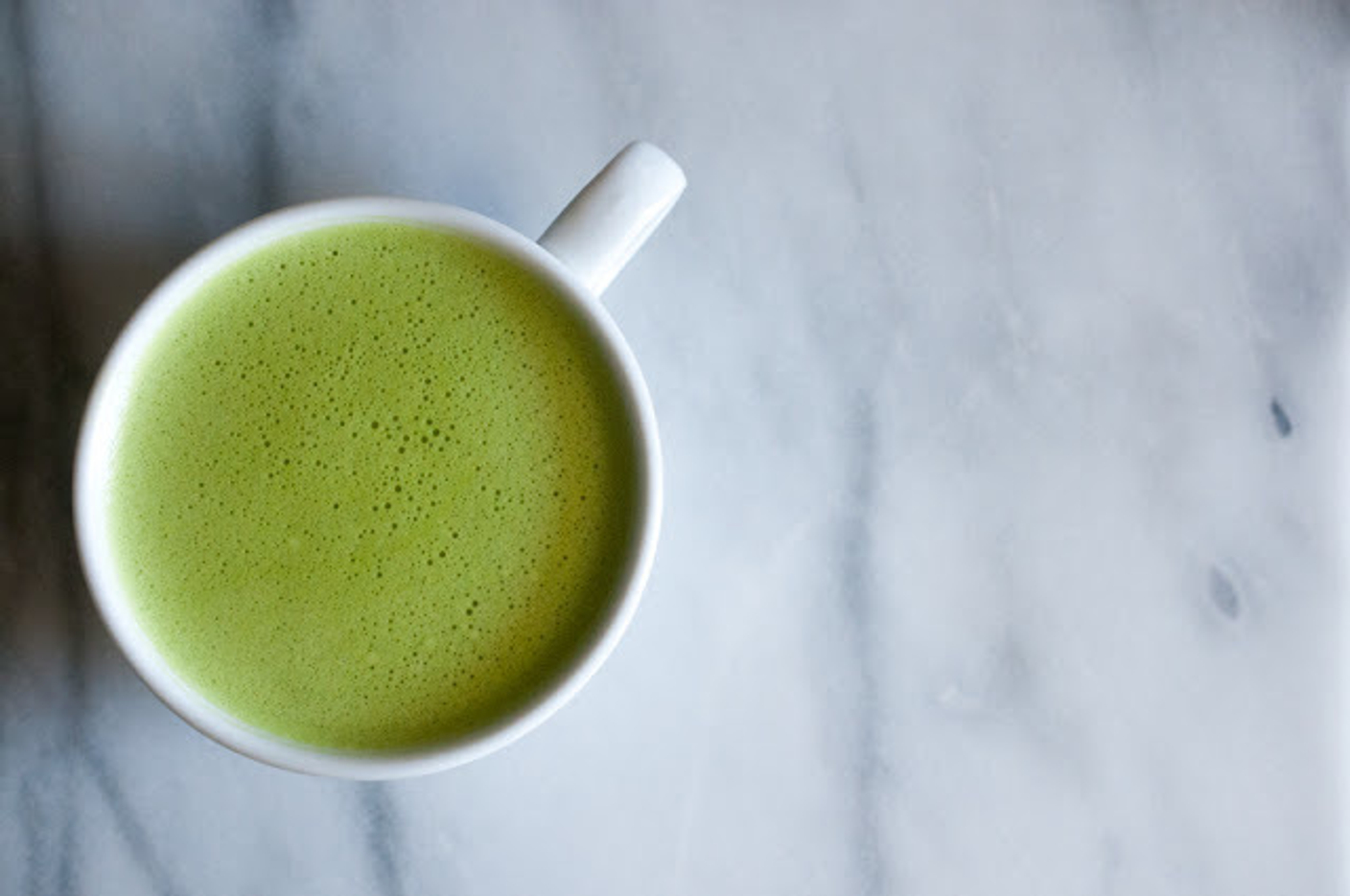 Латте с чаем матча и жасмином
